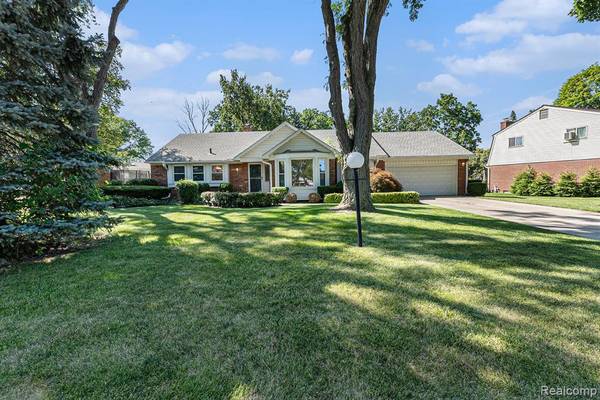 36746 Brittany Hill Drive, Farmington, MI 48335