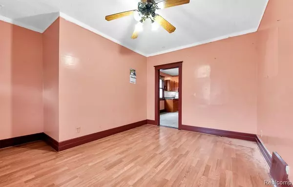 Hamtramck, MI 48212,9506 Charest Street