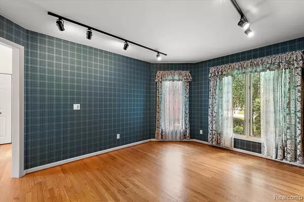 Farmington Hills, MI 48331,27966 Copper Creek Lane