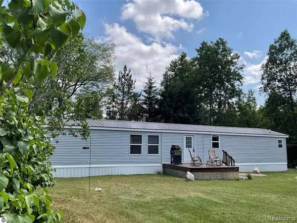 10694 Freeman Road, Mesick, MI 49668
