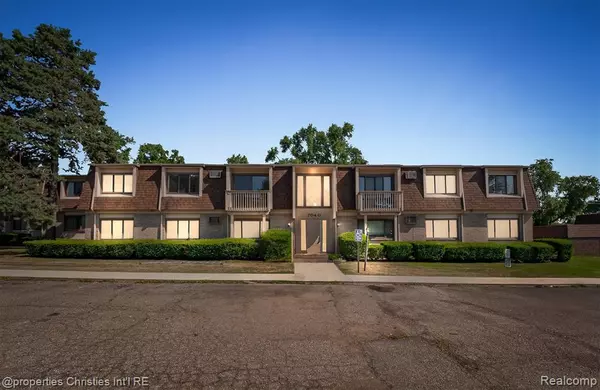 7040 Villa Drive, Waterford, MI 48327