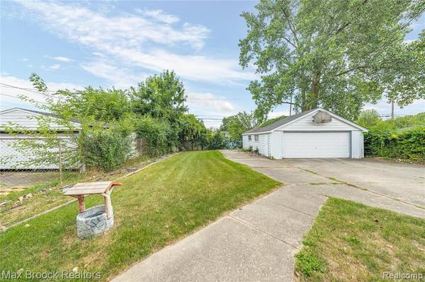 Troy, MI 48083,2932 Northampton Drive
