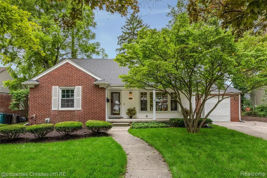 13323 Hart Avenue, Huntington Woods, MI