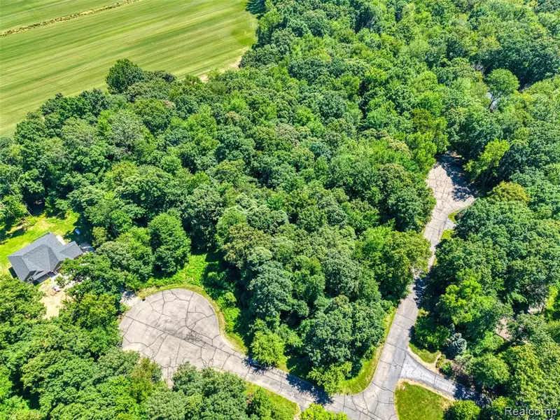 5663 Iosco Mountain Road, Gregory, MI 48137