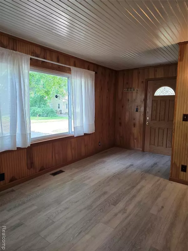 Farmington Hills, MI 48336,21411 Collingham Avenue