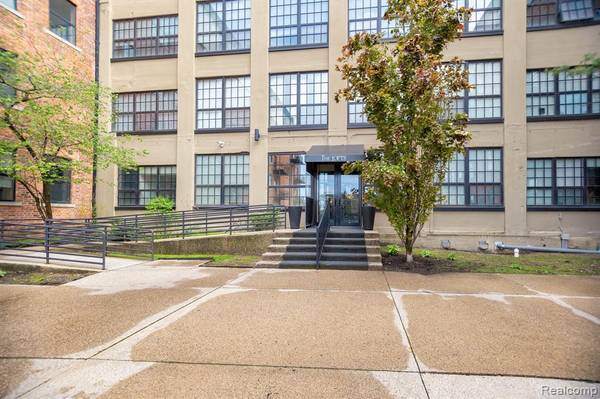 Detroit, MI 48207,6533 E JEFFERSON Avenue