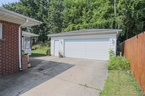 Fenton, MI 48430,1130 Outer Drive