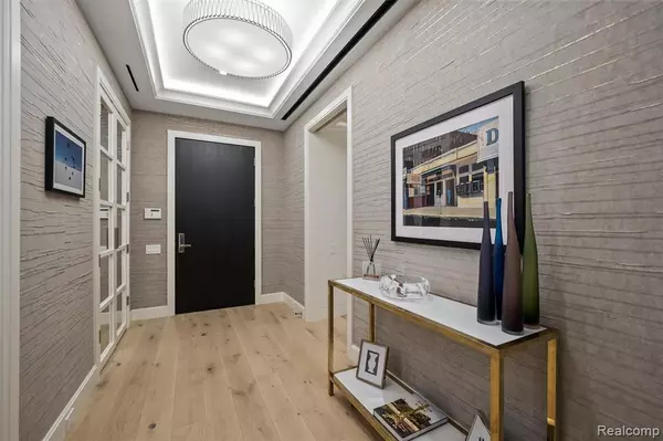 Birmingham, MI 48009,369 N Old Woodward Avenue