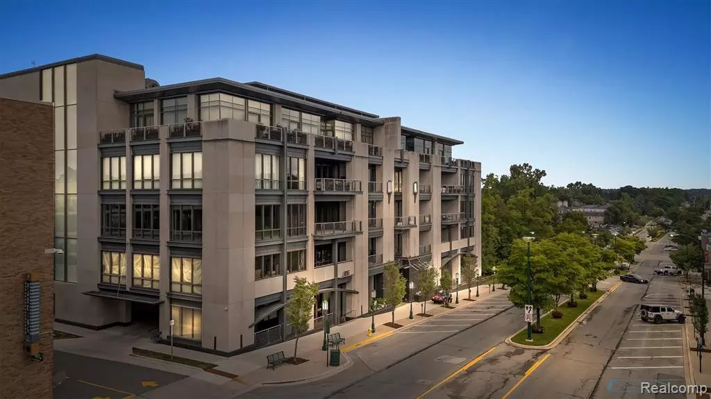 Birmingham, MI 48009,369 N Old Woodward Avenue