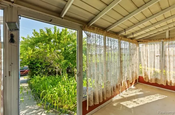 Hamtramck, MI 48212,2393 Burger Street