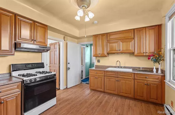 Hamtramck, MI 48212,2393 Burger Street