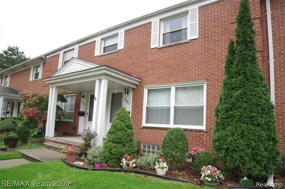 Dearborn Heights, MI 48127,6880 COUNTRY LANE