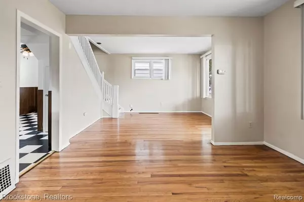 Hazel Park, MI 48030,314 W Muir Avenue