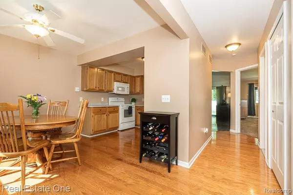 Fraser, MI 48026,16546 Woodlane