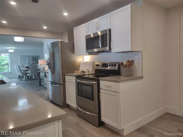 Fenton, MI 48430,13366 Wenwood Drive
