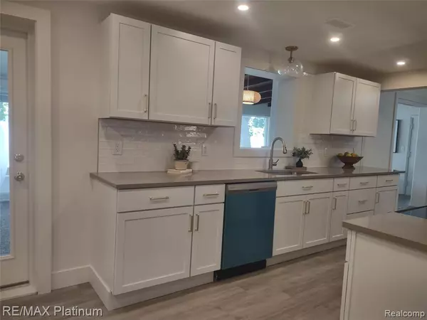 Fenton, MI 48430,13366 Wenwood Drive