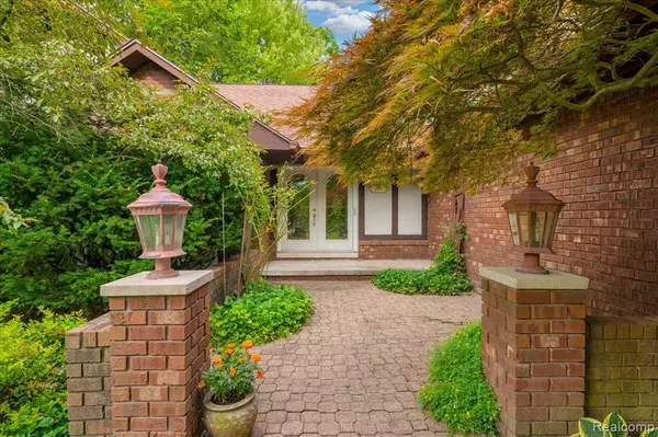 Rochester Hills, MI 48309,2241 Willow Leaf Drive