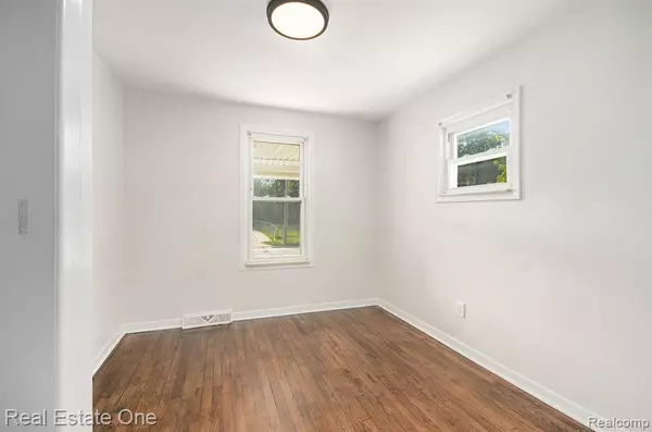 Eastpointe, MI 48021,24924 Tuscany Avenue