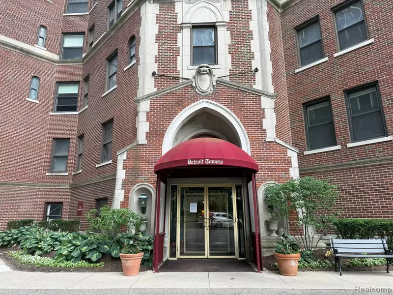 8162 E Jefferson Avenue, Detroit, MI 48214