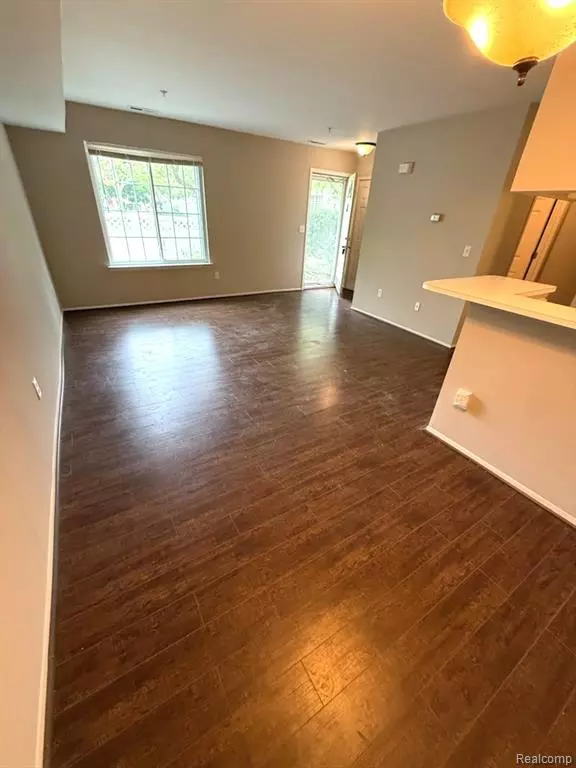 Farmington Hills, MI 48336,22296 Cape Cod Way