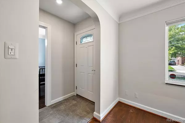Grosse Pointe Woods, MI 48236,1450 Hampton Road