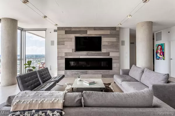 Royal Oak, MI 48067,432 S Washington Avenue