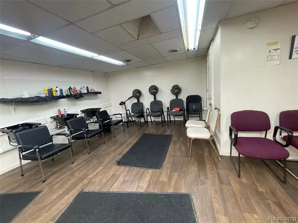 Hazel Park, MI 48030,427 E 8 Mile Road