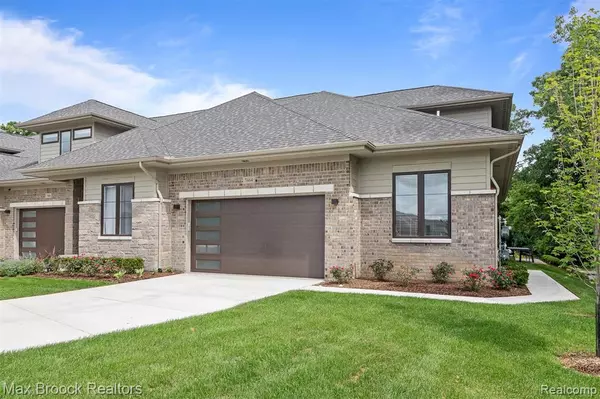 7464 Gramercy Circle, West Bloomfield, MI