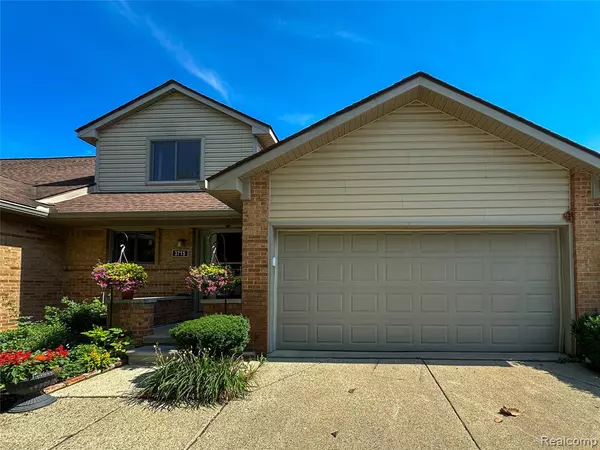 3715 Old Creek Road, Troy, MI 48084