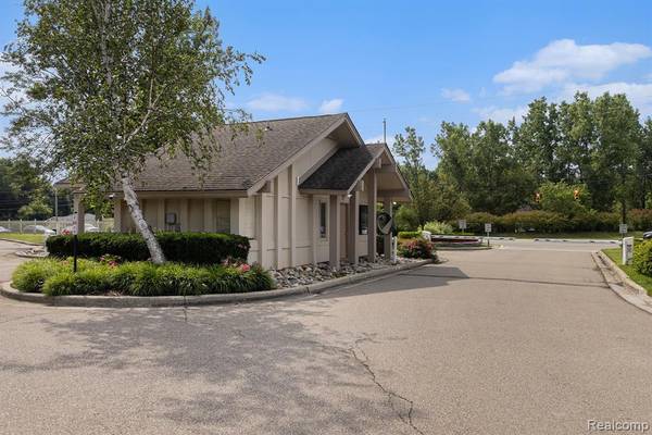 6964 Pebblecreek Woods Drive, West Bloomfield, MI