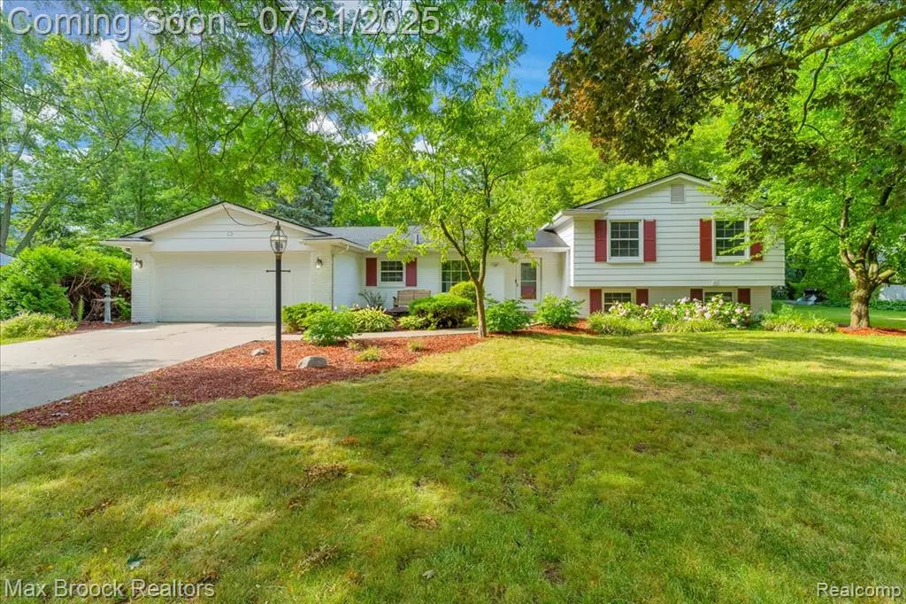 Bloomfield Hills, MI 48304,536 Fox River Drive