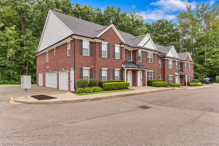 8437 Williamstown Drive, Shelby Twp, MI 48316