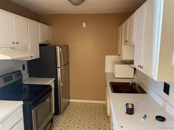 Redford, MI 48239,25301 5 Mile Road