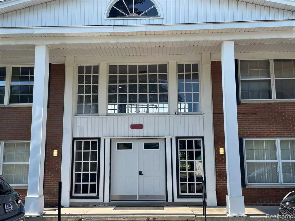 Redford, MI 48239,25301 5 Mile Road