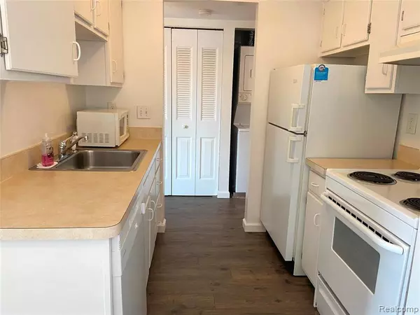 Auburn Hills, MI 48326,816 BLOOMFIELD VILLAGE Boulevard