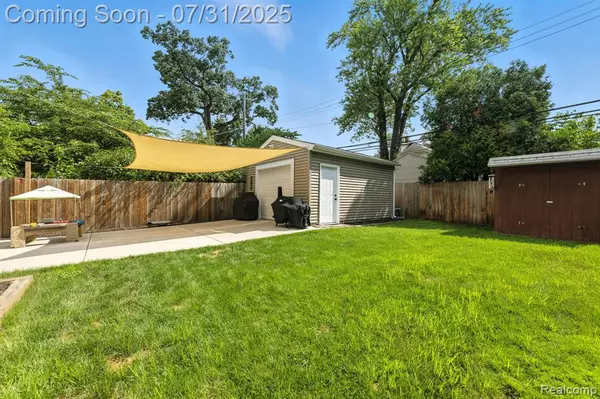 Royal Oak, MI 48067,910 Maplegrove Avenue