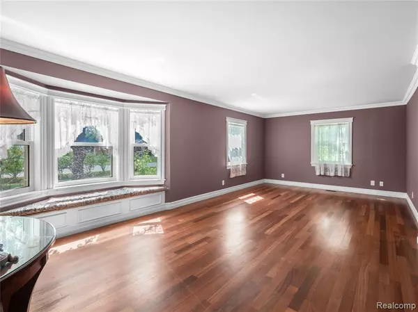 Redford, MI 48239,12939 Mercedes