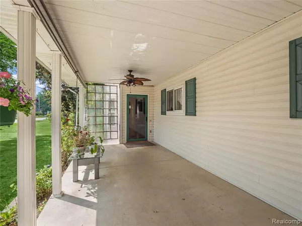 Redford, MI 48239,12939 Mercedes