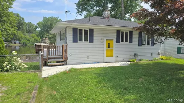 11534 Sunset Boulevard, Pinckney, MI 48169