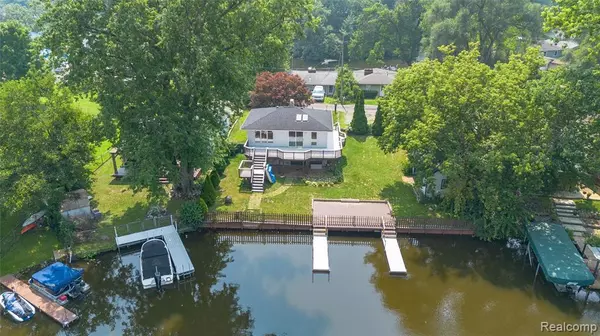 Pinckney, MI 48169,11534 Sunset Boulevard