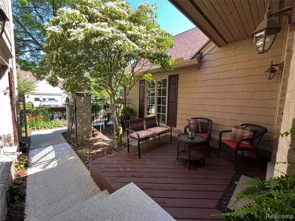 Bloomfield Hills, MI 48304,536 CAMBRIDGE Way