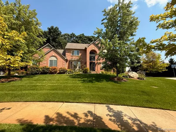 30182 Magnolia Dr Magnolia Drive, New Hudson, MI 48165