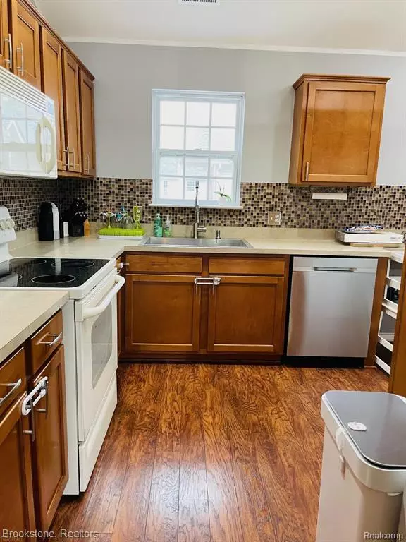 Macomb, MI 48044,21083 Cooper Drive