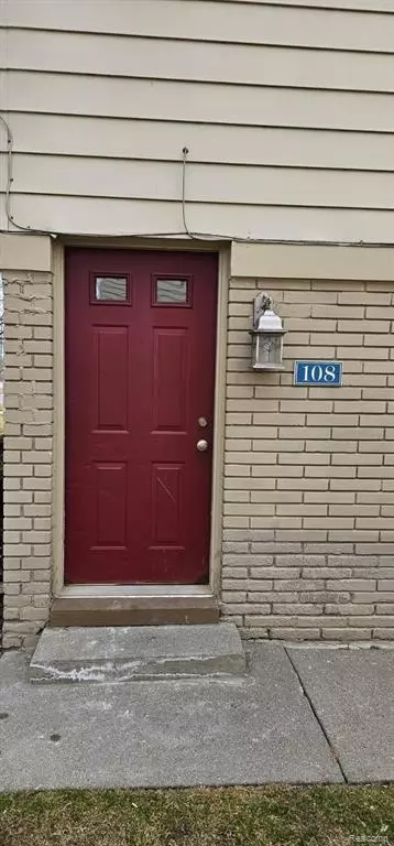 108 Princeton Drive, South Lyon, MI 48178