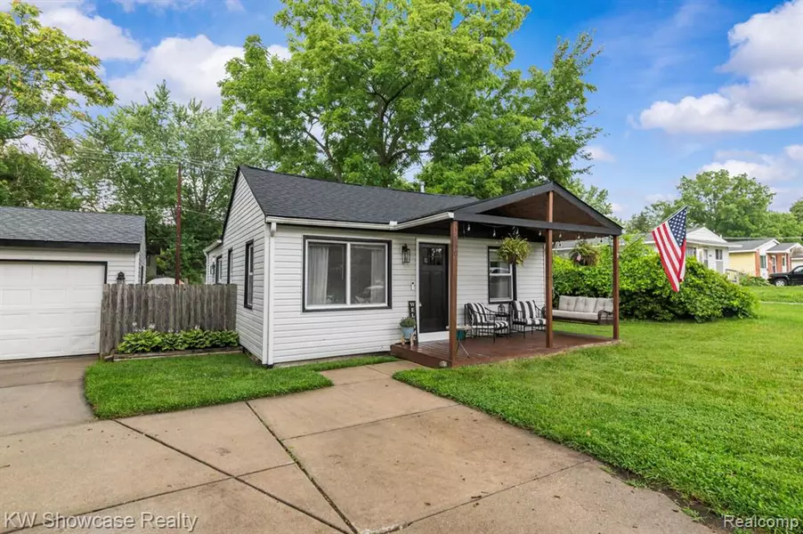 2850 Oldsmobile Avenue, Waterford, MI 48328