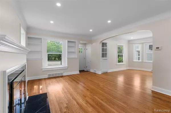 Grosse Pointe Woods, MI 48236,1388 Vernier Road