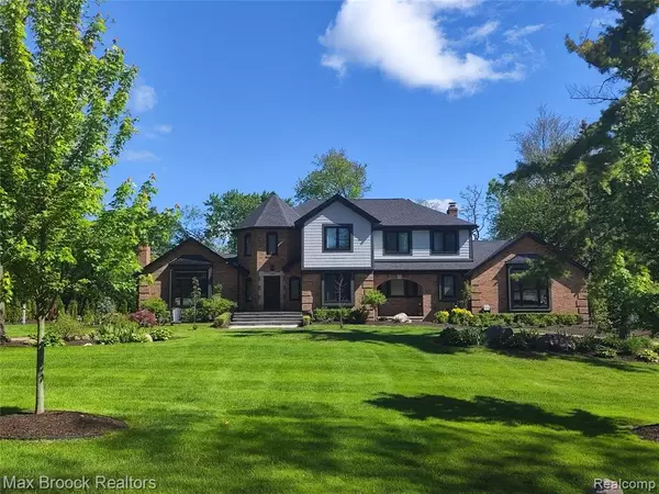 Bloomfield Hills, MI 48304,284 Woodwind Drive