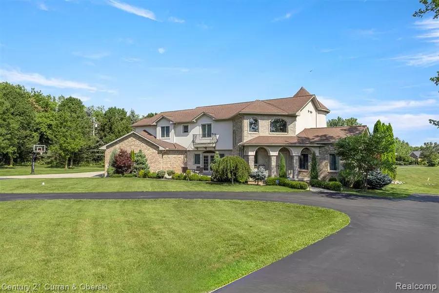 7455 Groveland Road, Groveland, MI 48442