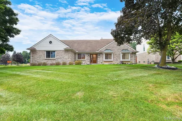 28755 Wilton Drive, Farmington Hills, MI 48331