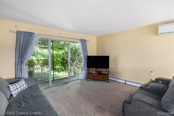 Flushing, MI 48433,163 N Elms Road